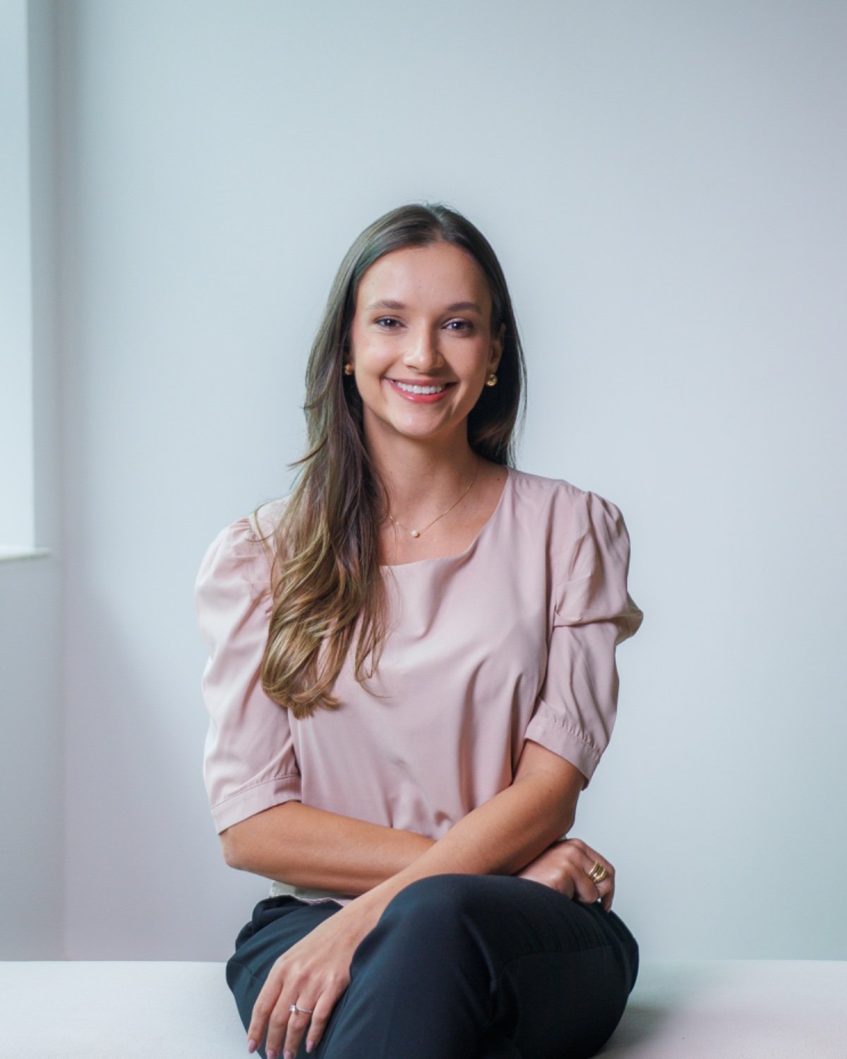Dra. Lorena Vilela, ginecologista no Rio de Janeiro, especialista em rejuvenescimento íntimo